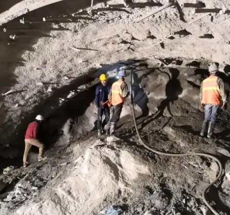 普兰隧道拱顶带模注浆料，微膨胀注浆料的特点及施工工艺